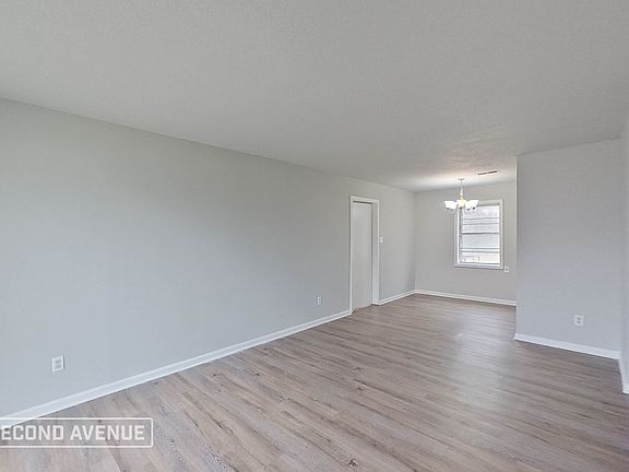 3rd image of 409 Brockwood Cv