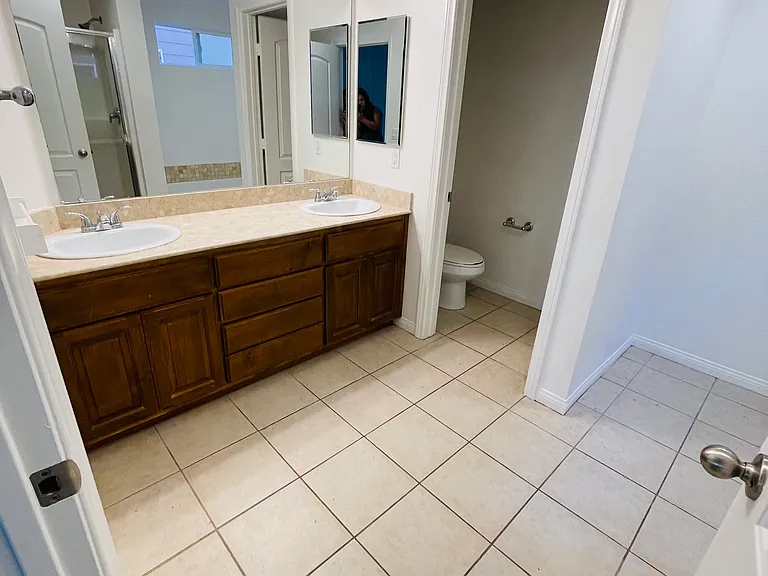 1918 Kelly Ave #5 — Photo 9