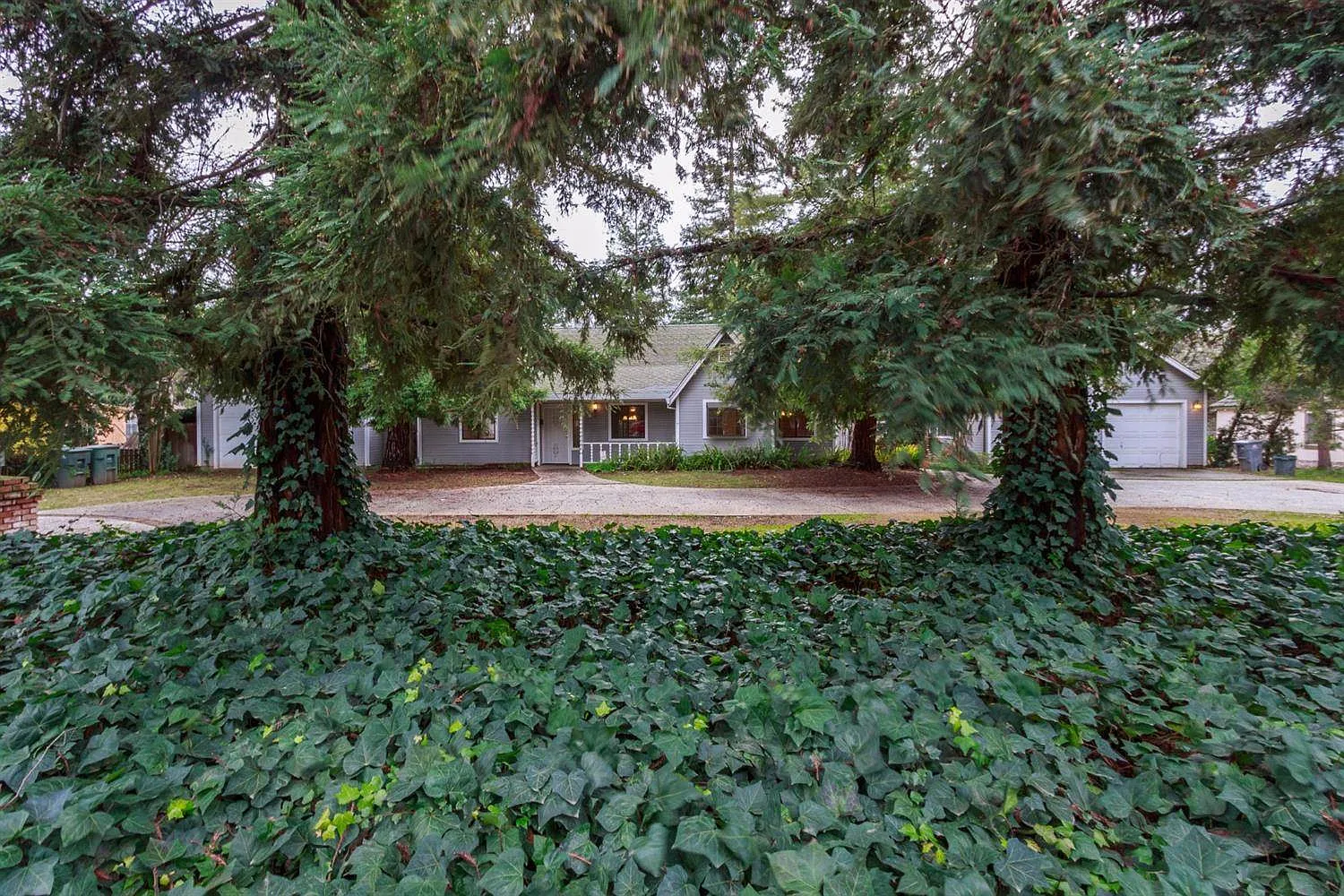 1072 Helen Ave photo 1