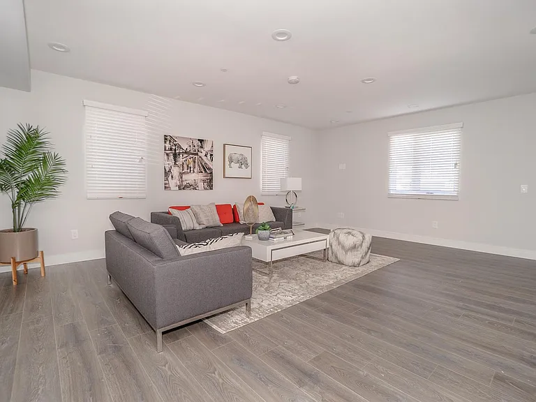 3913 Brighton Ave — Photo 10