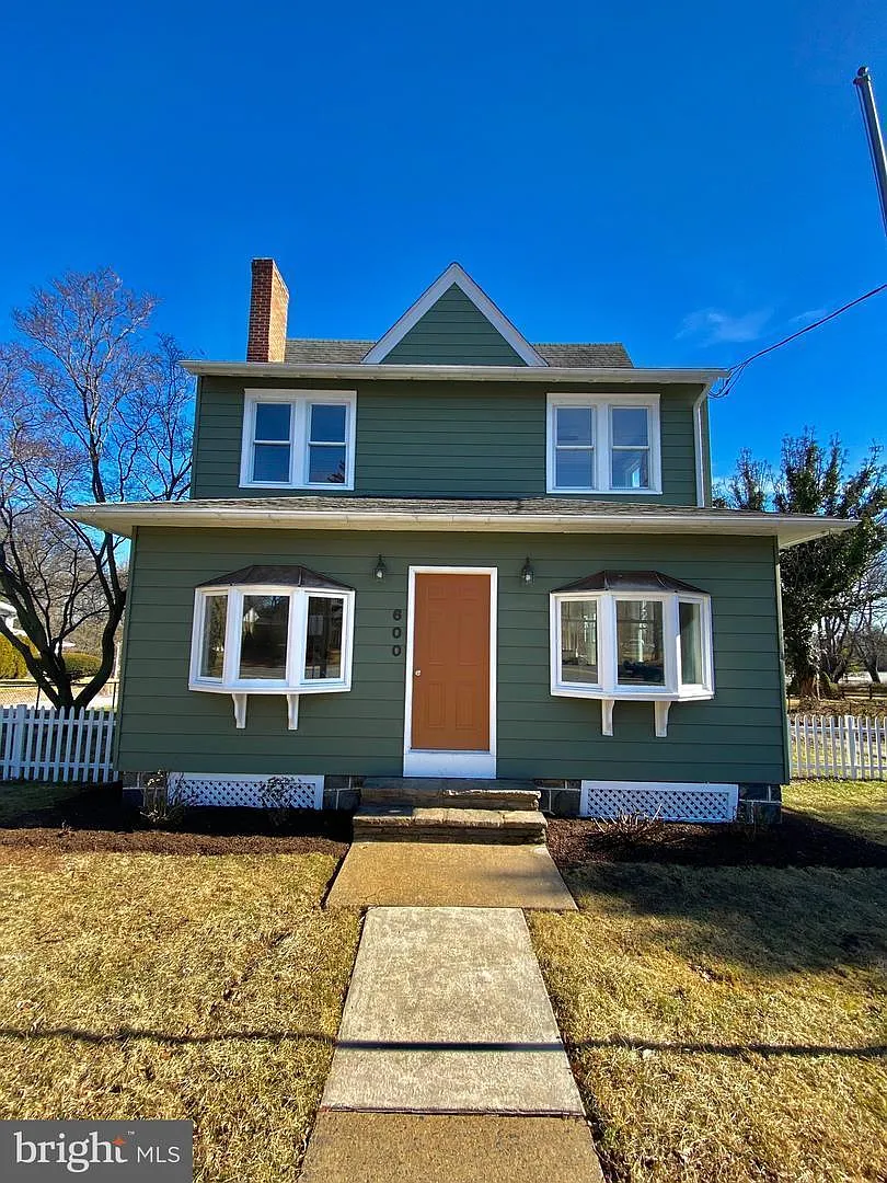3 bed, 1.5 bath, 1600 sqft, $2,850 — Photo 1
