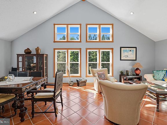 3rd image of 377 Rainbow Way