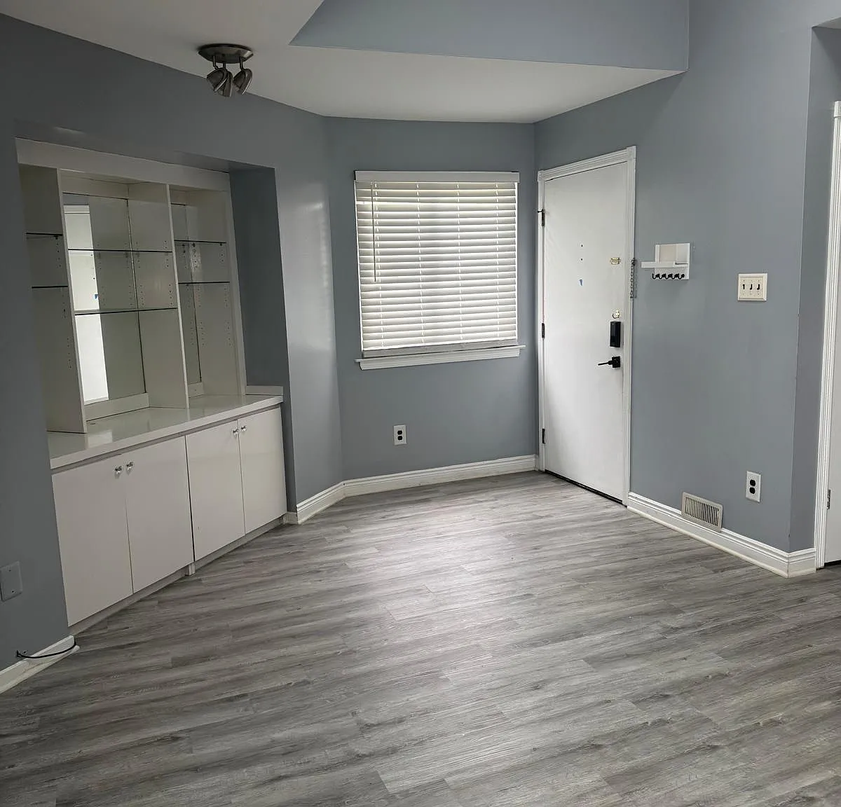 2 bed, 1118 sqft, $2,200 — Photo 1