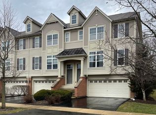 3367 Kentshire Cir #3367, Aurora, IL 60504