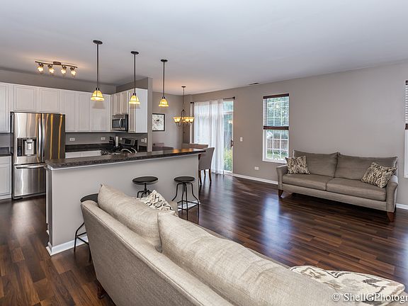 3rd image of 5004 Montauk Dr