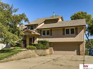 2914 Lynnwood Dr, Bellevue, NE 68123