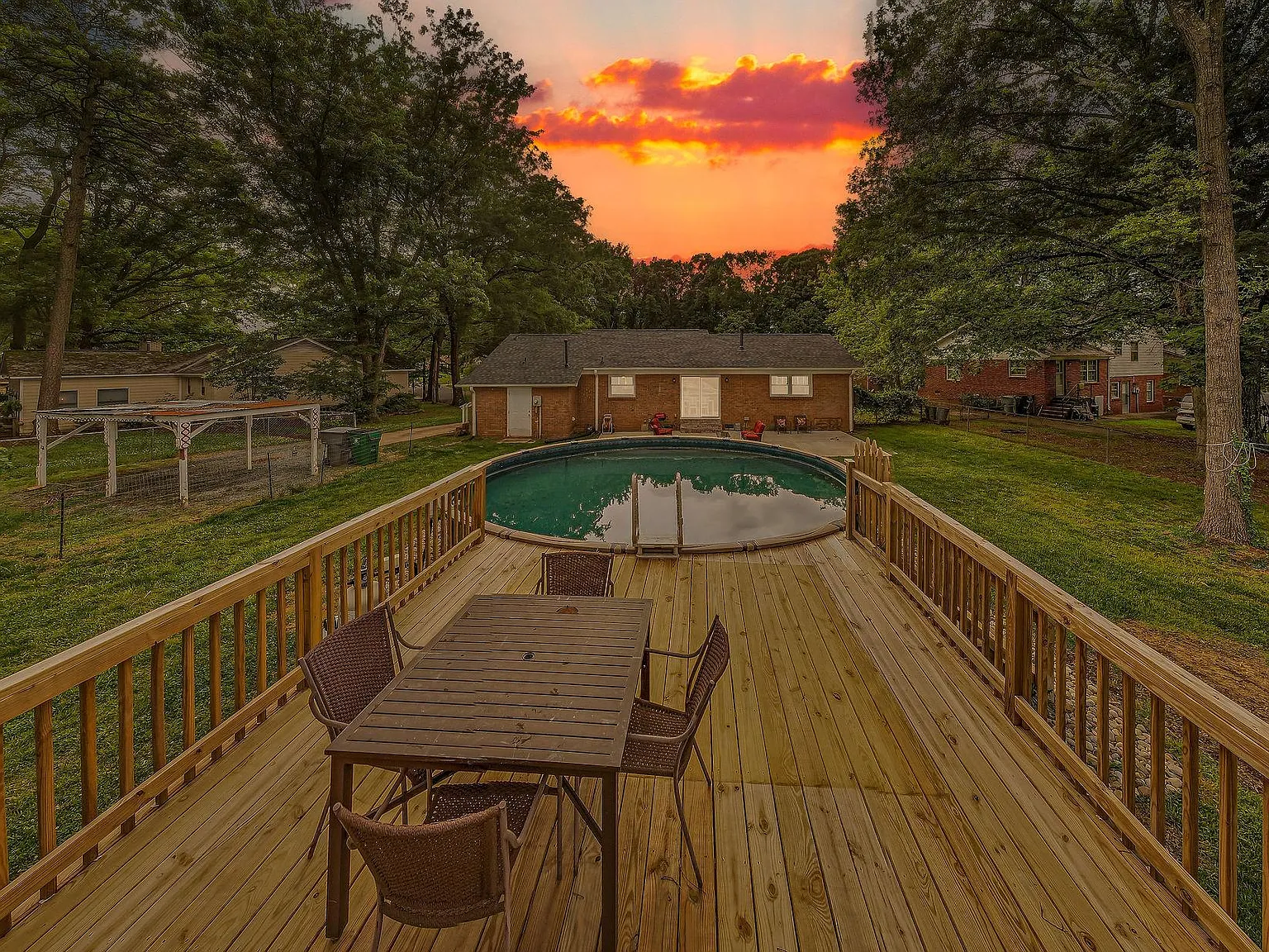 3 bed, 1600 sqft, $2,400 — Photo 4
