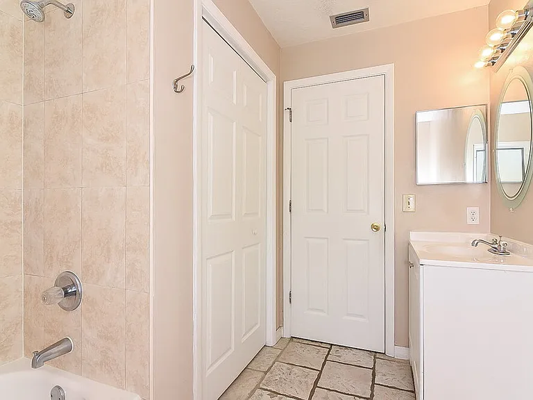 4138 Macaulay Ln — Photo 12