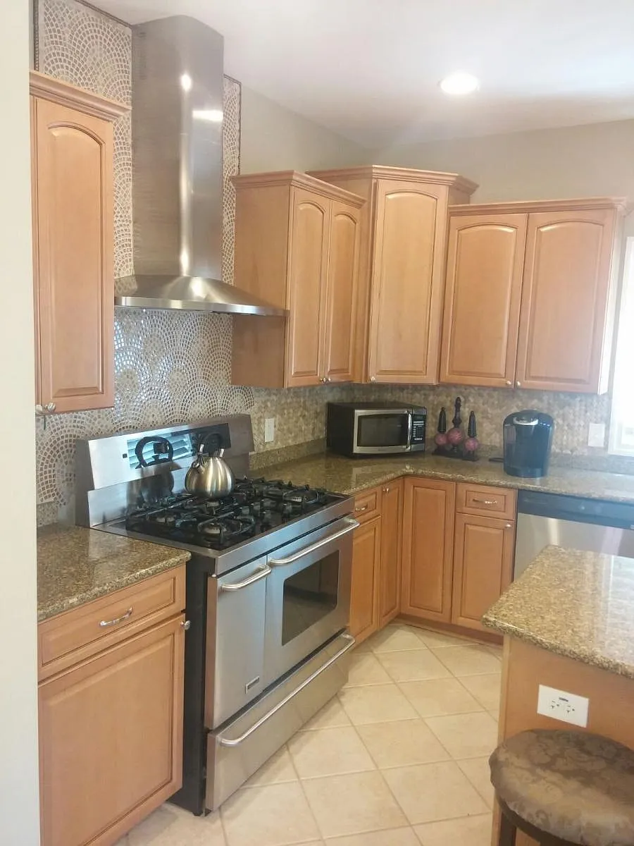 Kitchen - 799 N Holbrook St