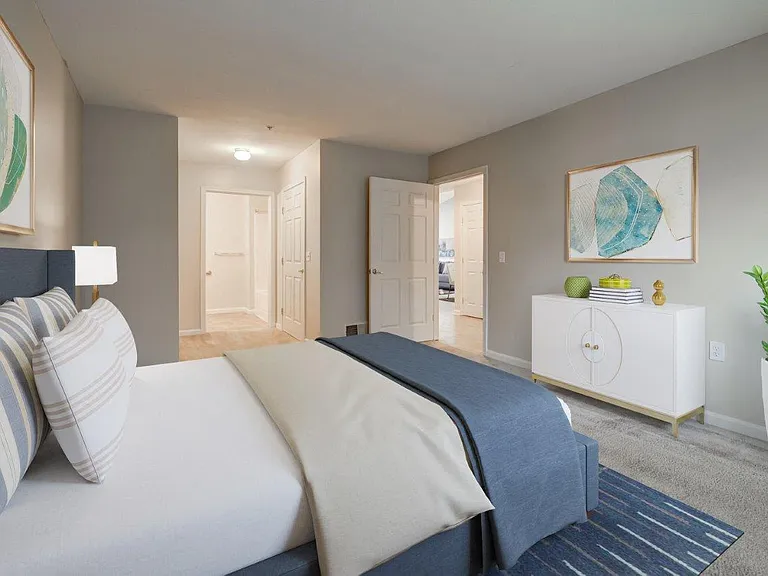 Saratoga Crossing Apartments & Townhomes — Photo 12