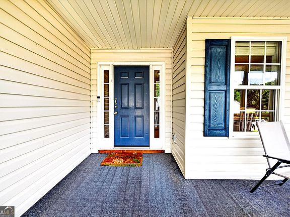 3rd image of 118 Rockwind Way