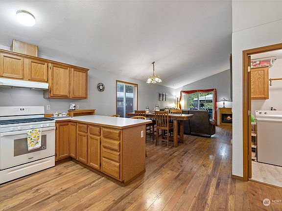 3rd image of 3320 College St SE