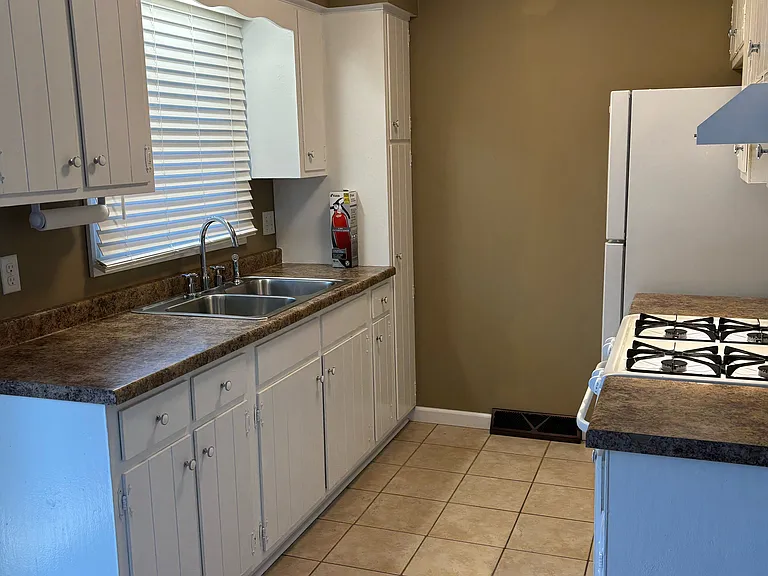 1320 S Curry Pike — Photo 3