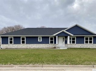 308 Dillon St SE, Cascade, IA 52033