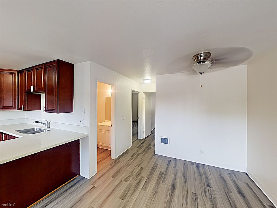 1st image of 4960 Auburn Dr APT 3