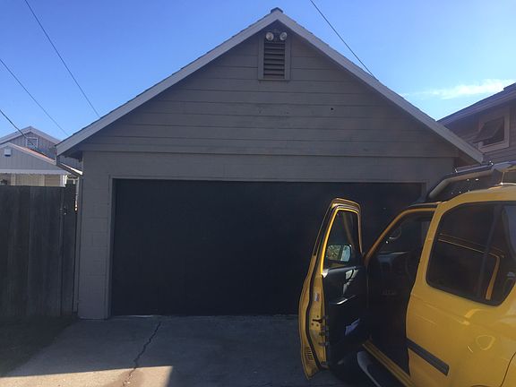Detached garage