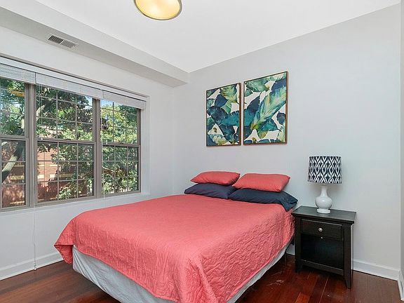 5th image of 3341 W Sunnyside Ave #2B