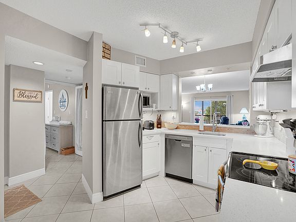 3rd image of 2208 S Cypress Bend Dr APT 401