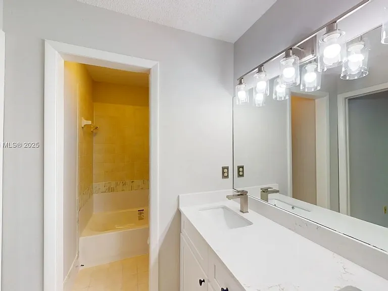 5032 SW 122nd Ter — Photo 20