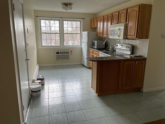 5th image of 10 Danbury Dr APT 18