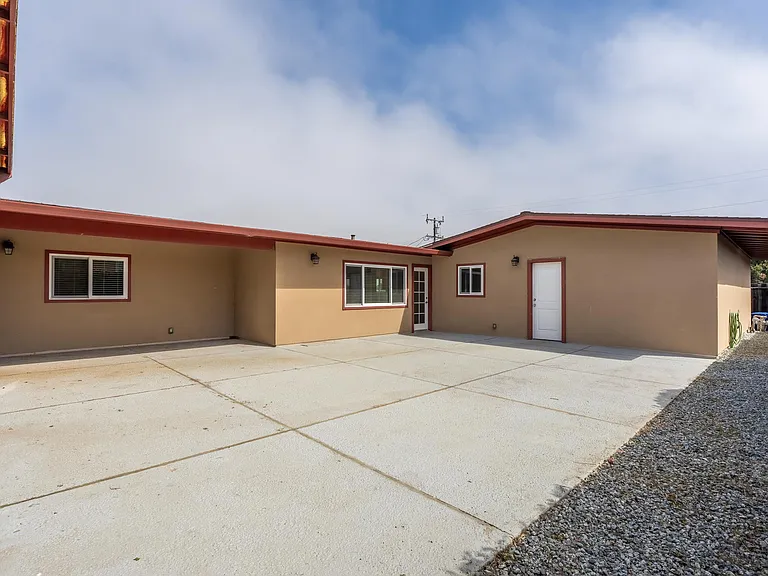 222 Mortimer Ln — Photo 34