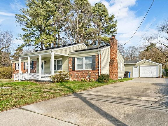 3rd image of 556 S Rosemont Rd