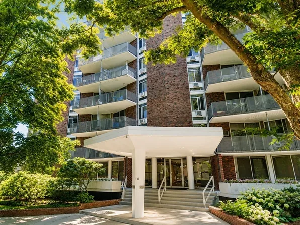 19 Winchester St APT 402, Brookline, MA 02446