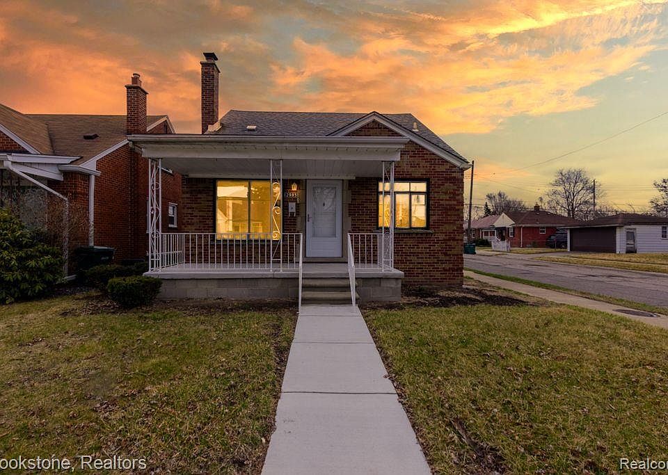 1st image of 2983 Chandler Ave