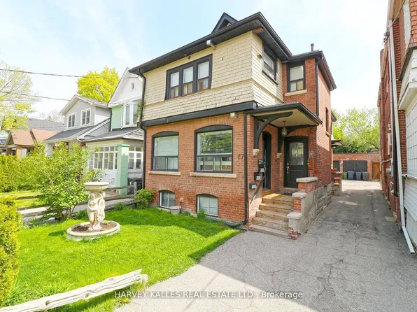 27 Hiawatha Rd #5, Toronto, ON M4L 2X7