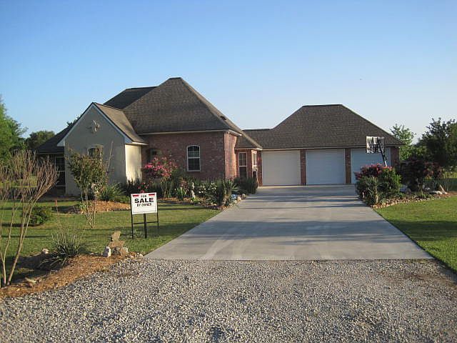 1st image of 394 Longwood Dr