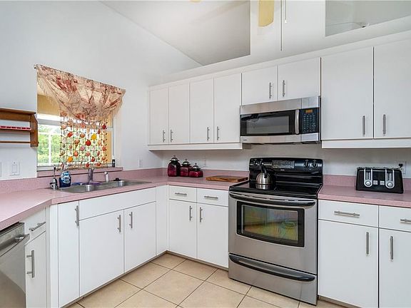 4th image of 11037 Jacqueline Ave
