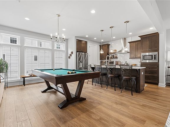 5th image of 318 Harlequin St