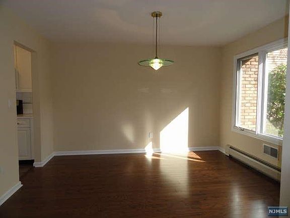 4th image of 99 Lakeview Dr