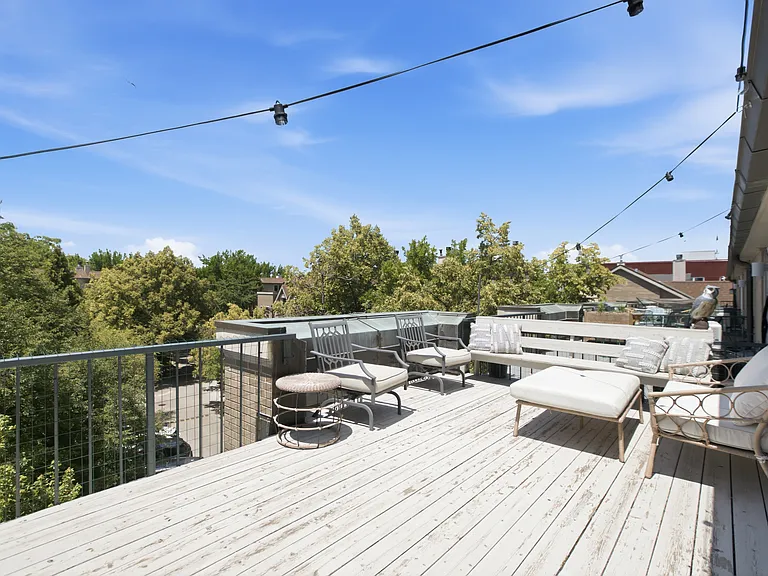 2718 N Southport Ave #A — Photo 20