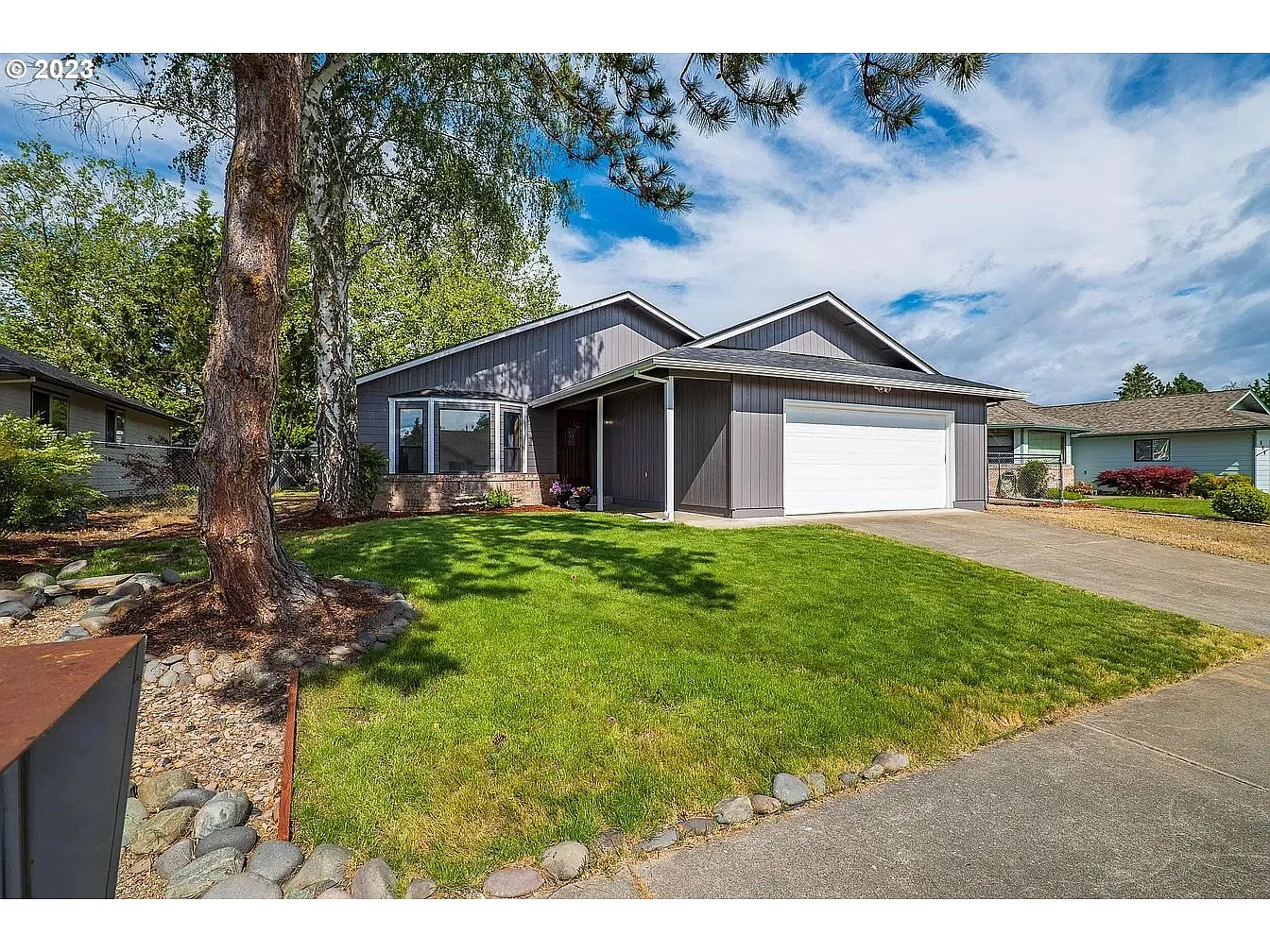 876 Delsie Dr photo 1