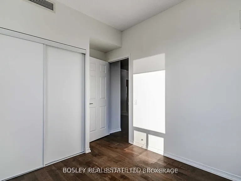 451 Rosewell Ave #512 — Photo 16