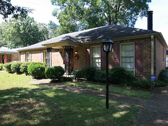 2nd image of 1689 Dorset Dr