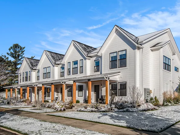 2521 Inverness Rd SE, Grand Rapids, MI 49546