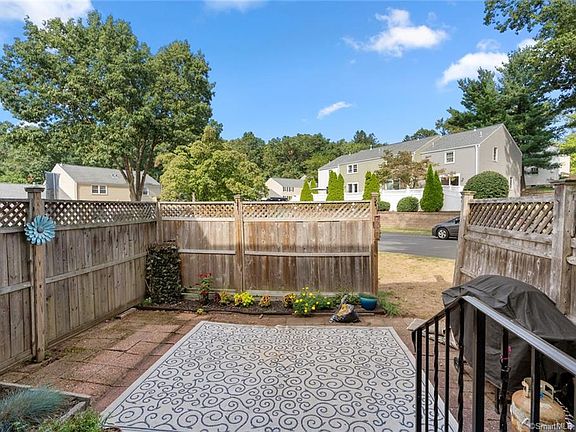 2nd image of 9 Gayfeather Ln #9