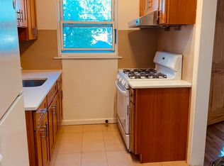 7543 Utopia Pkwy, Fresh Meadows, NY 11366