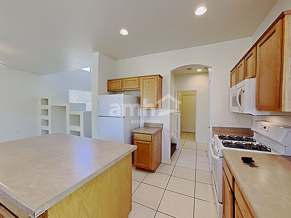 4th image of 3474 E Turnberry Dr