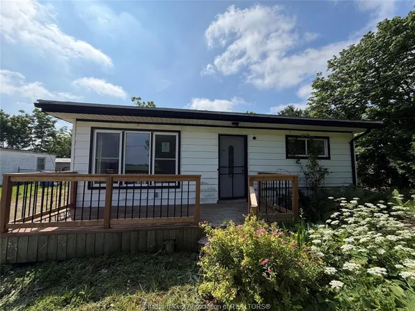 656 McNaughton Ave E, Chatham Kent, ON N7L 0E4