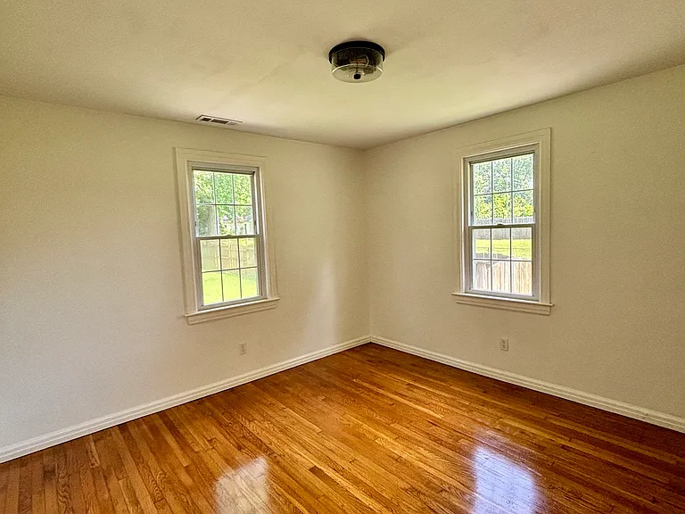 350 Duncan Ave — Photo 7