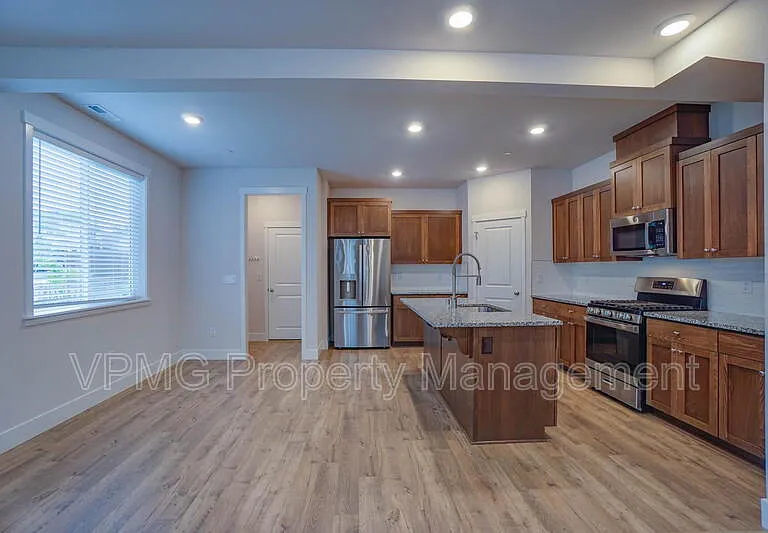 6921 NE 16th Ave — Photo 7