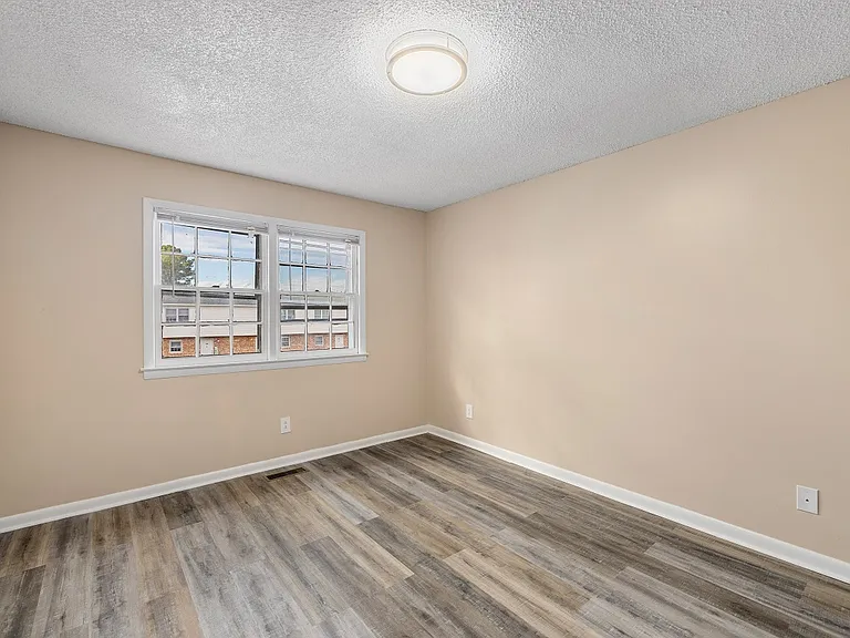 Cooper's Landing Apartments — Photo 13