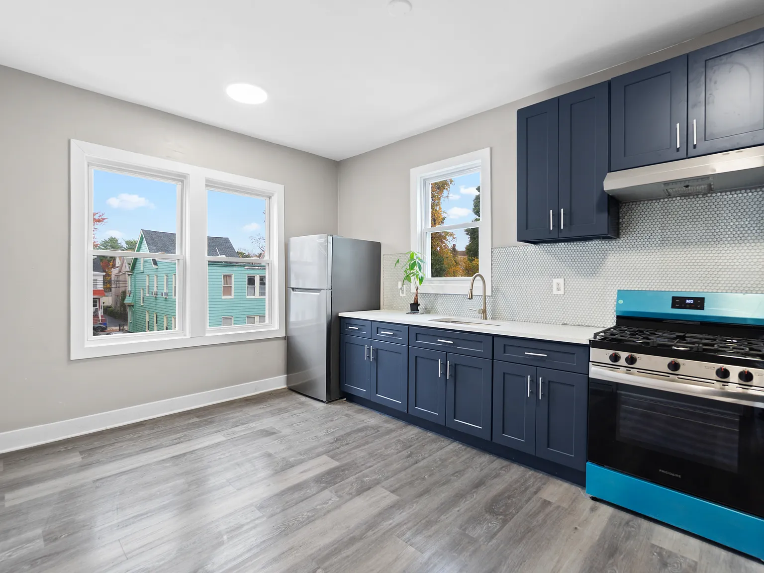 3 bed, 1200 sqft, $2,500 — Photo 2
