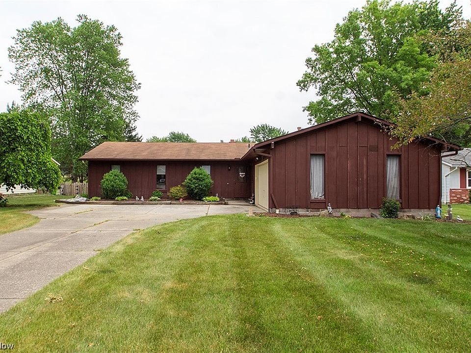 1st image of 877 Rosewood Dr