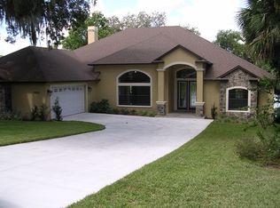 2882 E Crooked Lake Dr, Eustis, FL 32726