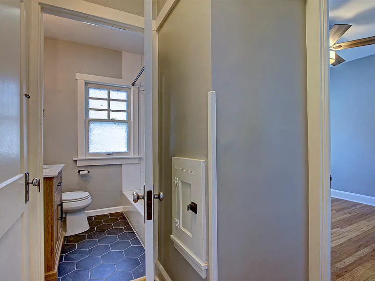 2060 Bunts Rd #UPPER — Photo 17