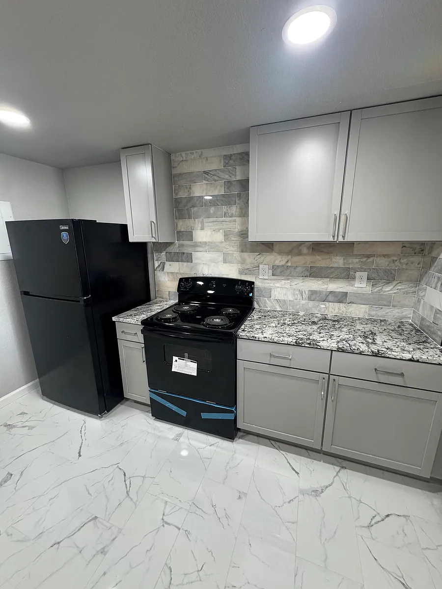 Building Photo - 514 N Ash Ave #1/2